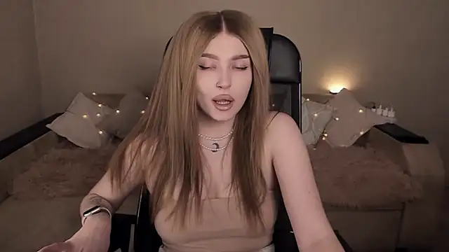 Snapshot of ViolettaLopez chatting on 02.20.25 ViolettaLopez online show from 02.20.25