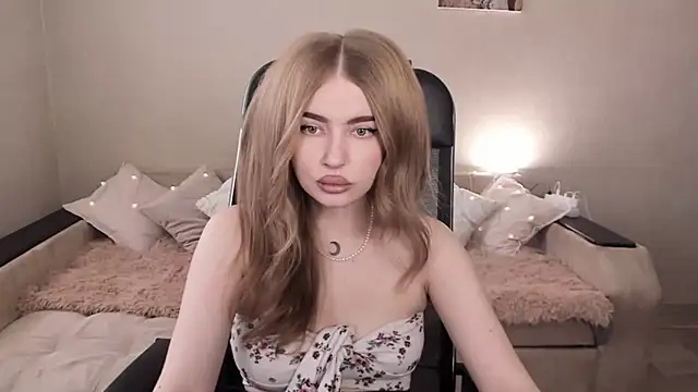 Snapshot of ViolettaLopez chatting on 02.23.25 ViolettaLopez online show from 02.23.25