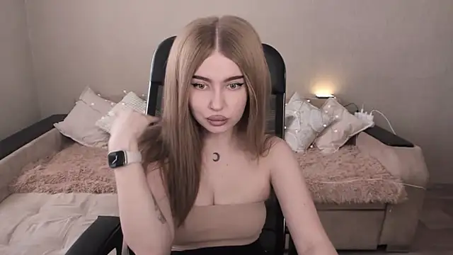 Snapshot of ViolettaLopez chatting on 02.24.25 ViolettaLopez online show from 02.24.25