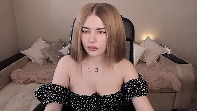 Snapshot of ViolettaLopez chatting on 03.10.25 ViolettaLopez online show from 03.10.25