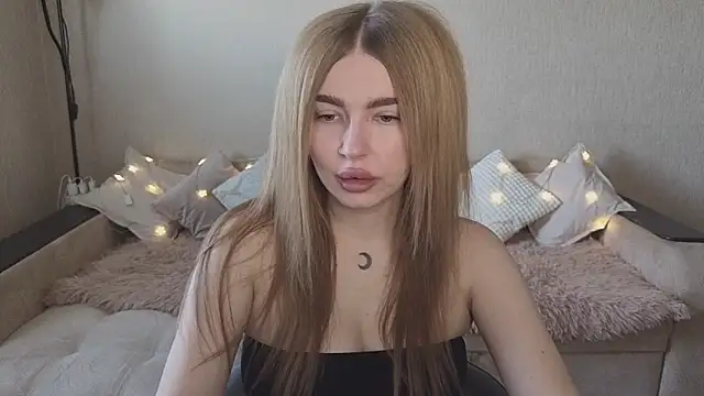 Snapshot of ViolettaLopez chatting on 09.21.25 ViolettaLopez online show from 09.21.25