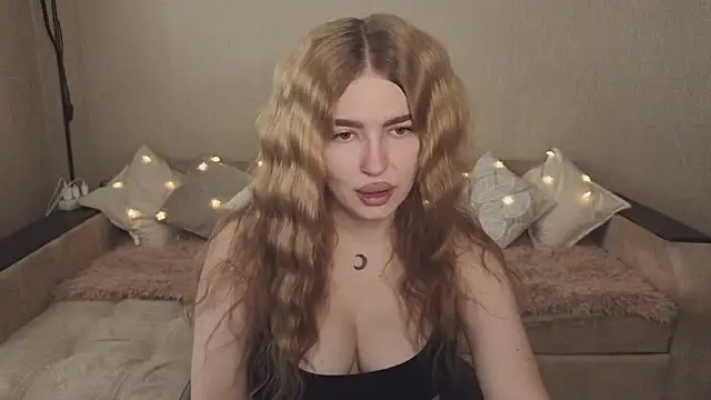 Snapshot of ViolettaLopez chatting on 09.24.25 ViolettaLopez online show from 09.24.25