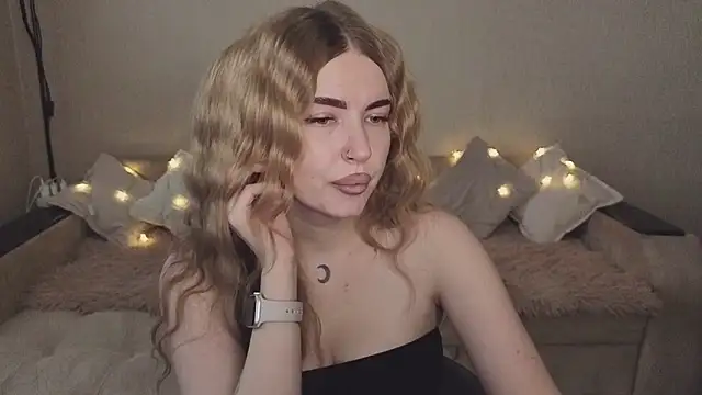 Snapshot of ViolettaLopez chatting on 09.30.25 ViolettaLopez online show from 09.30.25