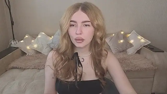 Snapshot of ViolettaLopez chatting on 10.09.25 ViolettaLopez online show from 10.09.25