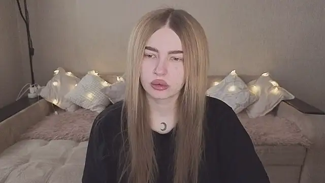 Snapshot of ViolettaLopez chatting on 11.16.25 ViolettaLopez online show from 11.16.25