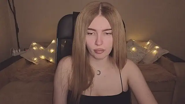 Snapshot of ViolettaLopez chatting on 12.03.25 ViolettaLopez online show from 12.03.25