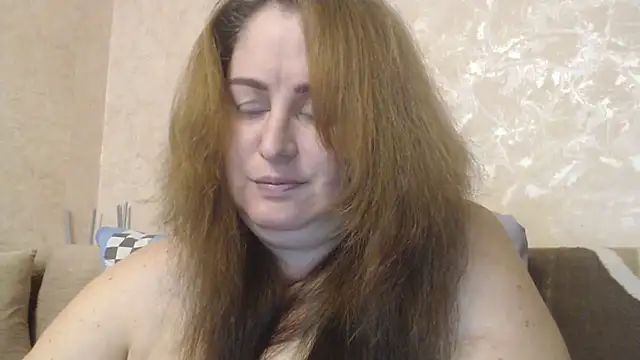 Snapshot of Amy_August chatting on 02.01.25 Amy August online show from 02.01.25