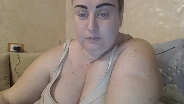 Snapshot of Amy_August chatting on 02.06.25 Amy August online show from 02.06.25