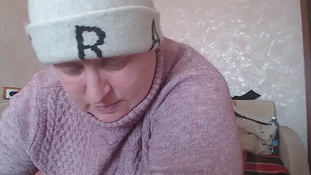 Snapshot of Amy_August chatting on 02.19.25 Amy August online show from 02.19.25