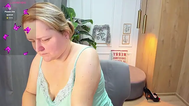 Snapshot of ScarlettSoft chatting on 12.26.24 ScarlettSoft online show from 12.26.24