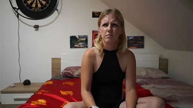 Moistdevil online show from 10.15.25