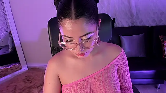 Snapshot of PaulinaBelushi chatting on 12.21.24 PaulinaBelushi online show from 12.21.24