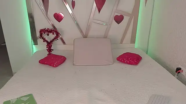 Snapshot of PaulinaBelushi chatting on 09.19.25 PaulinaBelushi online show from 09.19.25