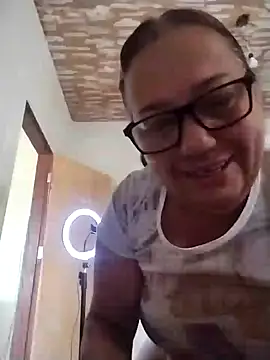 Snapshot of catdool chatting on 02.04.25 catdool online show from 02.04.25