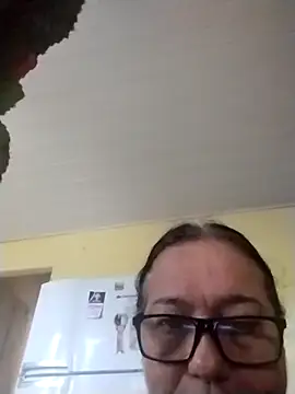 Snapshot of catdool chatting on 03.04.25 catdool online show from 03.04.25