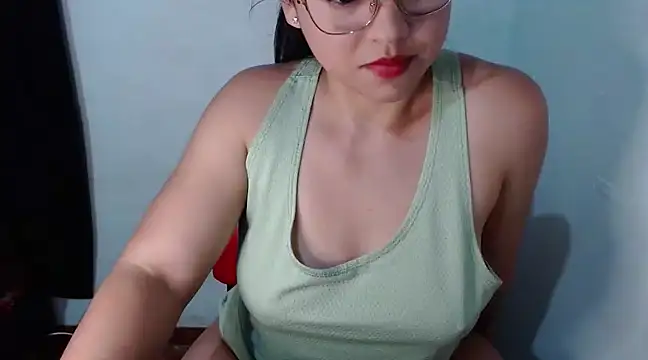 Snapshot of lizbodu chatting on 02.21.25 lizbodu online show from 02.21.25