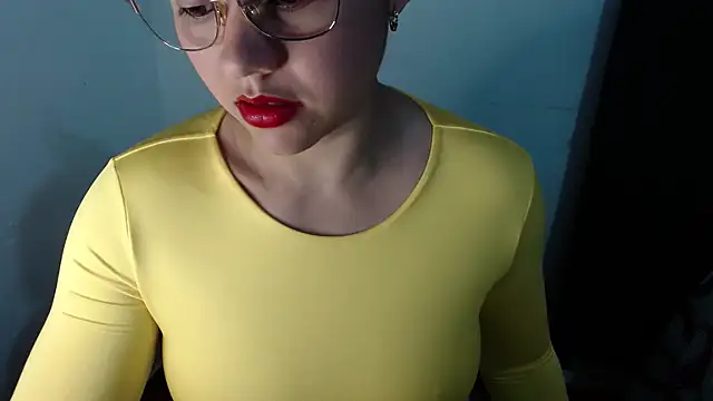 Snapshot of lizbodu chatting on 11.30.25 lizbodu online show from 11.30.25