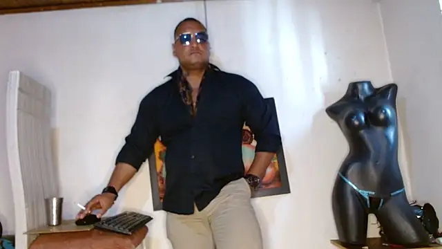 Snapshot of hardrock982 chatting on 01.04.25 hardrock982 online show from 01.04.25