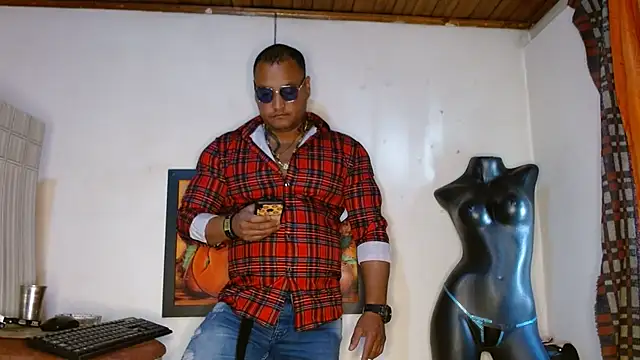 Snapshot of hardrock982 chatting on 01.09.25 hardrock982 online show from 01.09.25