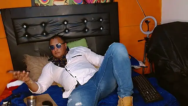 Snapshot of hardrock982 chatting on 01.10.25 hardrock982 online show from 01.10.25