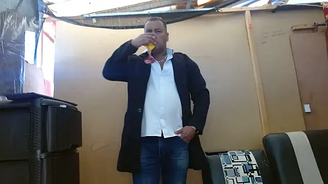 Snapshot of hardrock982 chatting on 02.04.25 hardrock982 online show from 02.04.25