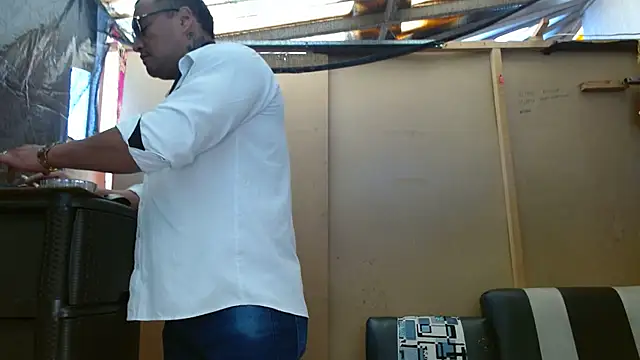 Snapshot of hardrock982 chatting on 02.19.25 hardrock982 online show from 02.19.25