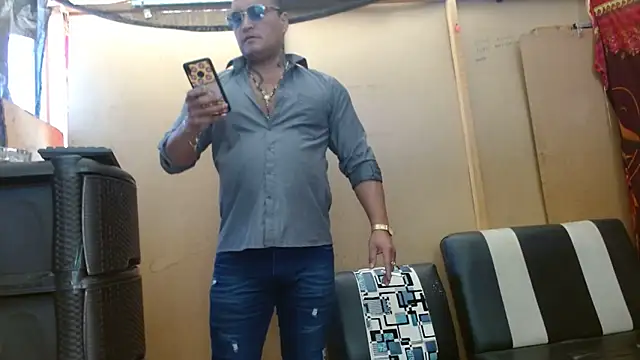 Snapshot of hardrock982 chatting on 02.25.25 hardrock982 online show from 02.25.25