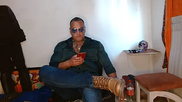 Snapshot of hardrock982 chatting on 03.10.25 hardrock982 online show from 03.10.25