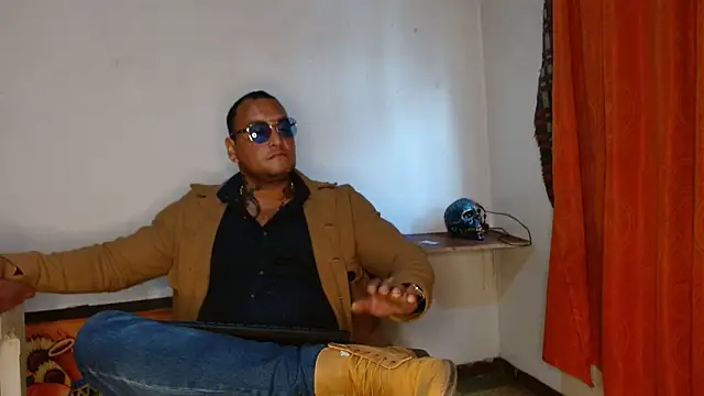 Snapshot of hardrock982 chatting on 03.21.25 hardrock982 online show from 03.21.25