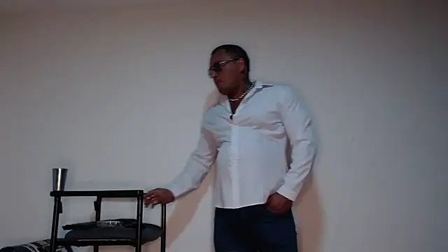 Snapshot of hardrock982 chatting on 11.12.25 hardrock982 online show from 11.12.25