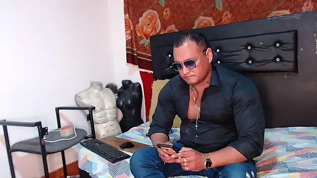 Snapshot of hardrock982 chatting on 11.20.25 hardrock982 online show from 11.20.25