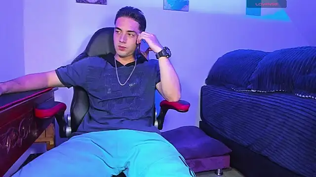 Snapshot of Alex_smith00 chatting on 12.04.24 Alex smith00 online show from 12.04.24