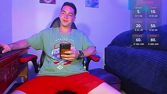 Snapshot of Alex_smith00 chatting on 12.04.24 Alex smith00 online show from 12.04.24