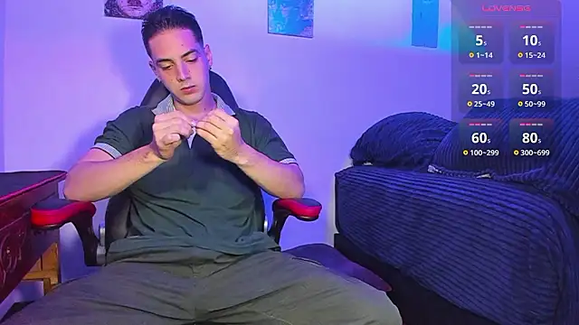 Snapshot of Alex_smith00 chatting on 12.07.24 Alex smith00 online show from 12.07.24