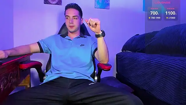 Snapshot of Alex_smith00 chatting on 12.13.24 Alex smith00 online show from 12.13.24