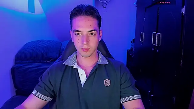 Snapshot of Alex_smith00 chatting on 12.22.24 Alex smith00 online show from 12.22.24