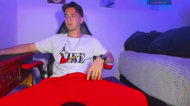 Snapshot of Alex_smith00 chatting on 02.27.25 Alex smith00 online show from 02.27.25