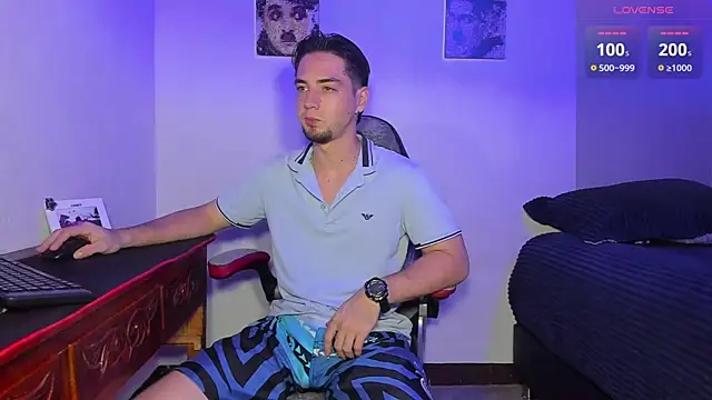 Snapshot of Alex_smith00 chatting on 10.17.25 Alex smith00 online show from 10.17.25