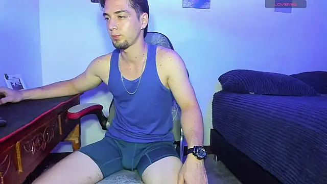 Snapshot of Alex_smith00 chatting on 10.29.25 Alex smith00 online show from 10.29.25