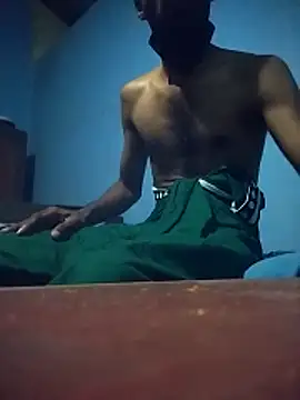 Snapshot of Erangajayawardana chatting on 11.13.25 Erangajayawardana online show from 11.13.25