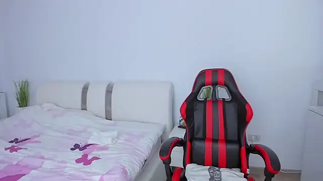 Snapshot of itsmekarina chatting on 12.18.25 itsmekarina online show from 12.18.25