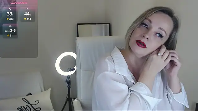 Tilly Eliot online show from 03.10.25