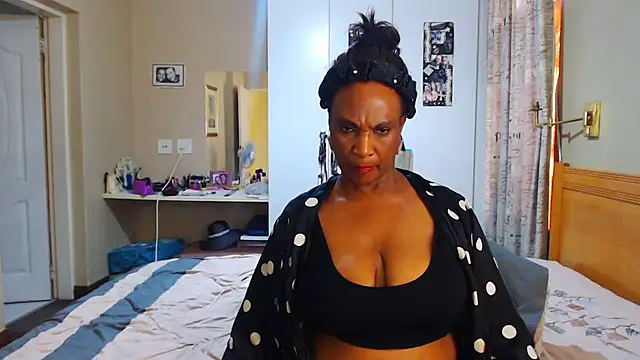 Snapshot of Hotgrannyx chatting on 01.28.25 Hotgrannyx online show from 01.28.25