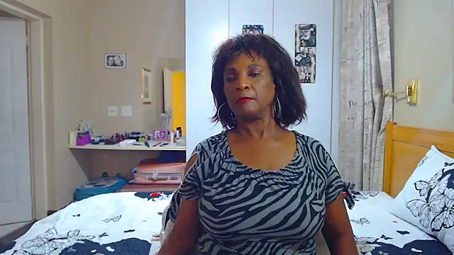 Snapshot of Hotgrannyx chatting on 02.18.25 Hotgrannyx online show from 02.18.25