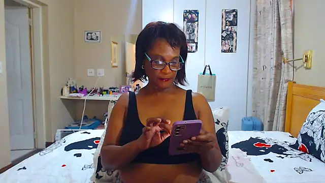 Snapshot of Hotgrannyx chatting on 02.26.25 Hotgrannyx online show from 02.26.25