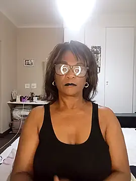 Snapshot of Hotgrannyx chatting on 10.17.25 Hotgrannyx online show from 10.17.25