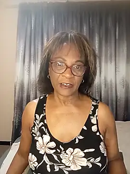 Snapshot of Hotgrannyx chatting on 11.26.25 Hotgrannyx online show from 11.26.25