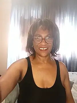 Snapshot of Hotgrannyx chatting on 12.18.25 Hotgrannyx online show from 12.18.25