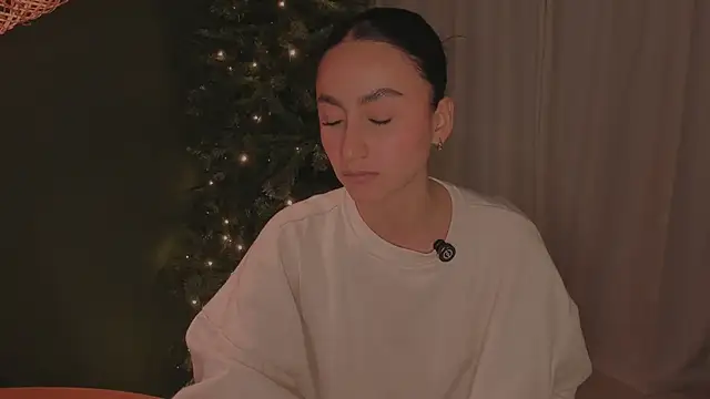 Snapshot of _Amatista chatting on 12.22.25 Amatista online show from 12.22.25