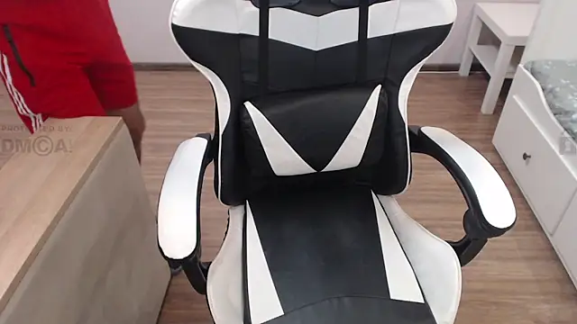 Snapshot of Mandarin4ks chatting on 02.04.25 Mandarin4ks online show from 02.04.25